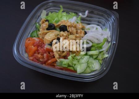 Salade de poulet Tikka avec espace pour ajouter du texte Banque D'Images