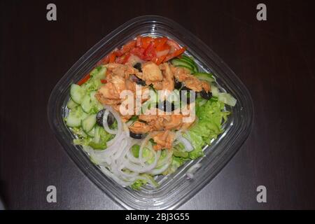 Salade de poulet Tikka avec espace pour ajouter du texte Banque D'Images