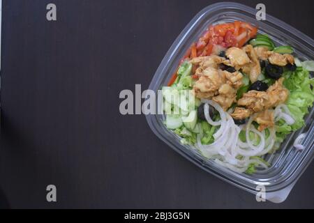 Salade de poulet Tikka avec espace pour ajouter du texte Banque D'Images