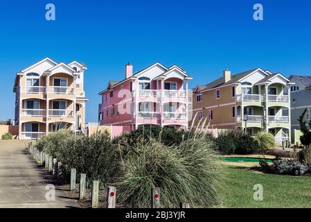 Maisons de plage colorées dans les collines du diable de tuer. Banque D'Images