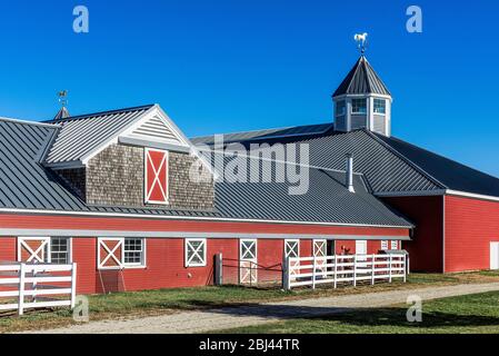 La grange du centre équestre Pineland Farms dans le Maine. Banque D'Images