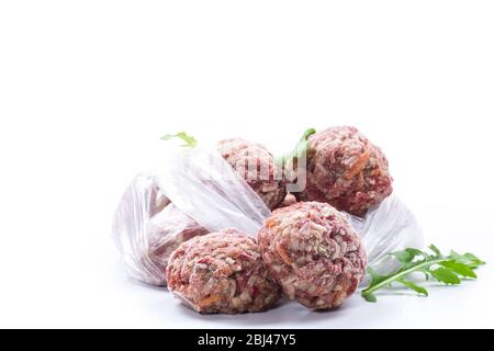 boulettes de viande crues congelées de bœuf et de porc avec carottes et riz Banque D'Images