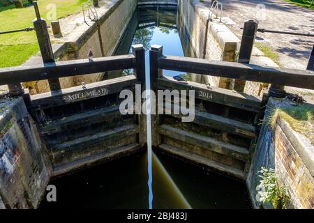 Millbrook Lock, River Wey, Guildford Surrey Royaume-Uni Banque D'Images