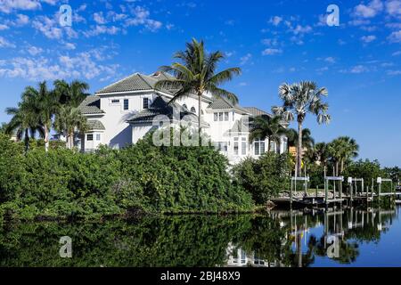 Belle maison haut de gamme située sur Barefoot Beach Road à Bonita Springs en Floride. Banque D'Images