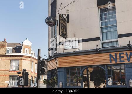 Londres/UK-26/07/18: Panneau de nom de rue de la station agar Grove. Agar Grove nommé d'Agar Town relativement petite région de St Pancras composée de la basse-qua Banque D'Images