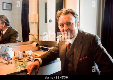 Donald Sinden acteur dans un dressing Stratford upon Avon RSC Theatre 1976 Banque D'Images