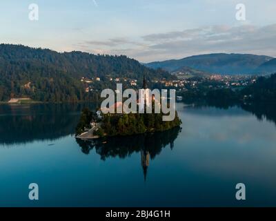 Vue aérienne de l'île Bled au lever du soleil Banque D'Images