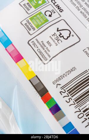 Bande d'enregistrement de couleur sur emballage en plastique. Pour les couleurs de quadri CMJN, les couleurs d'accompagnement, l'enregistrement d'impression, les couleurs dans l'industrie, le procédé industriel Banque D'Images