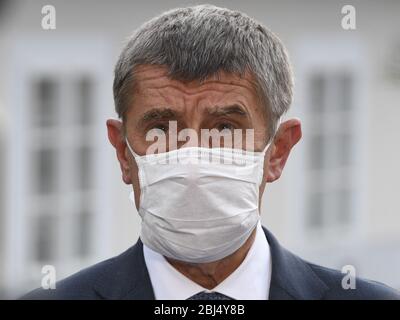 Ley, République tchèque. 28 avril 2020. La République tchèque ne permettra pas aux puissances étrangères d'influencer ses affaires politiques, a déclaré le 28 avril 2020 le Premier ministre Andrej Babis (ANO), sur la photo, aux journalistes de Ley, en République tchèque. Le ministre des Affaires étrangères Tomas Petricek (sociaux-démocrates, CSSD) a déclaré que les différends actuels avec Moscou étaient en cours. Il a dit qu'il avait parlé avec Petricek de la situation aujourd'hui. Crédit: Roman Vondous/CTK photo/Alay Live News Banque D'Images