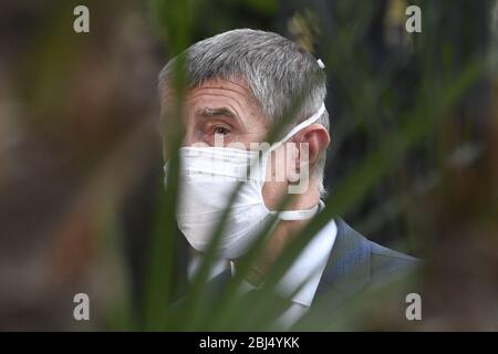 Ley, République tchèque. 28 avril 2020. La République tchèque ne permettra pas aux puissances étrangères d'influencer ses affaires politiques, a déclaré le 28 avril 2020 le Premier ministre Andrej Babis (ANO), sur la photo, aux journalistes de Ley, en République tchèque. Le ministre des Affaires étrangères Tomas Petricek (sociaux-démocrates, CSSD) a déclaré que les différends actuels avec Moscou étaient en cours. Il a dit qu'il avait parlé avec Petricek de la situation aujourd'hui. Crédit: Roman Vondous/CTK photo/Alay Live News Banque D'Images