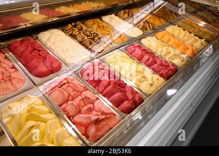 Différents types de glaces dans les boîtes Banque D'Images