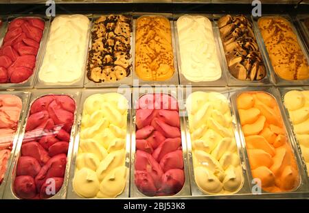 Différents types de glaces dans les boîtes Banque D'Images
