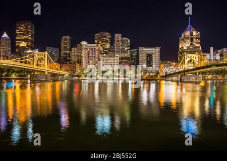Roberto Clemente Bridge et le Andy Warhol Bridge sur Allegheny River Pittsburgh Pennsylvania USA Banque D'Images