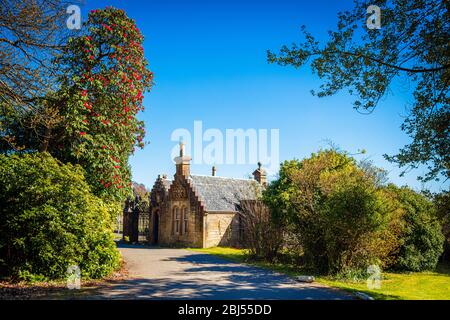 Gatehouse à l'entrée du Royal Northern & Clyde Yacht Club, Rhu Helensburgh, Gare Loch , Argyll et Bute, Écosse, Royaume-Uni Banque D'Images