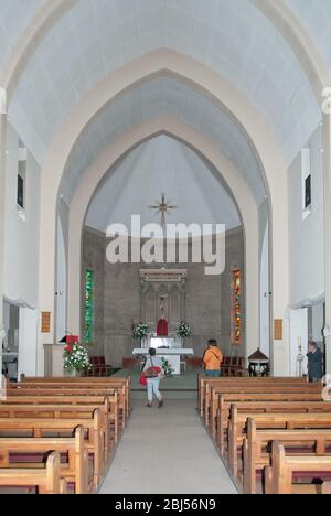 Entrée en brique Église d'architecture des années 1930 Église catholique romaine Saint-Josephs, Champion Road, Upminster, Londres RM14 par Marshall et Archard Banque D'Images