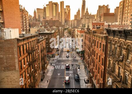 Rues de quartier densément peuplées du centre-ville de Chinatown à Manhattan New York États-Unis Banque D'Images