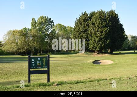 Inscrivez-vous sur un parcours de golf à Milton Keynes. Banque D'Images