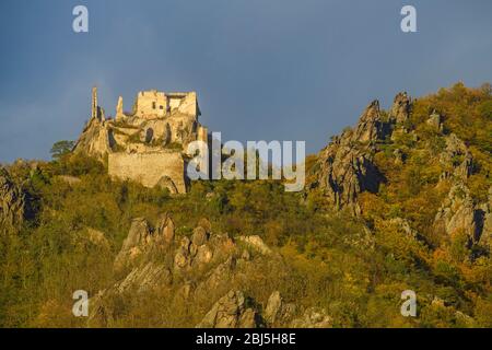 Automne dans la vallée de Wachau- Château de Durnstein, Durnstein , Basse-Autriche, Autriche Banque D'Images