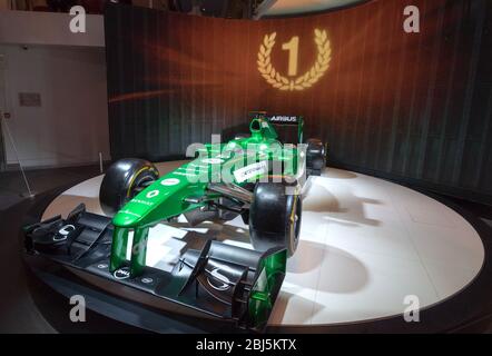 PARIS - 16 SEPTEMBRE 2014 : voiture Caterham-Renault Formule 1 sur le stand de la société pendant le salon d'exposition de l'atelier Renault Paris. Paris, France. Banque D'Images