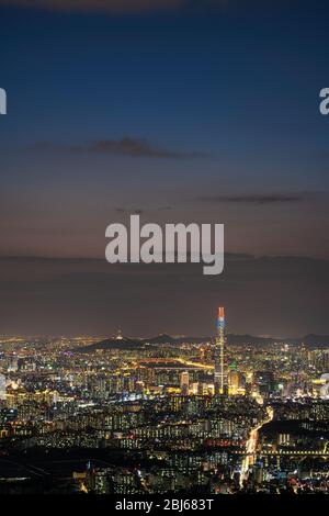 Namhansanseong, Corée du Sud - 26 AVRIL 2020: Parc provincial Namhansanseong, qui abrite la forteresse du même nom, est un site de l'UNESCO avec vue sur Séoul. Banque D'Images