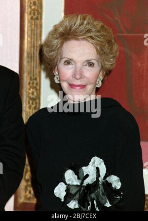 LOS ANGELES, CA. c. 1994 : ancienne première dame des États-Unis Nancy Reagan. Photo du fichier © Paul Smith/Featureflash Banque D'Images