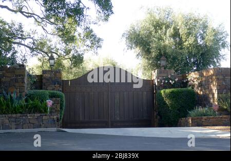 Los Angeles, Californie, États-Unis 28 avril 2020 une vue générale de l'atmosphère de l'ancienne maison de Tom Cruise et Eva Longoria au 7860 Torreyson Drive le 28 avril 2020 à Los Angeles, Californie, États-Unis. Photo de Barry King/Alay stock photo Banque D'Images