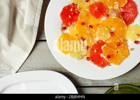 Citruses de coupe sur plaque Banque D'Images