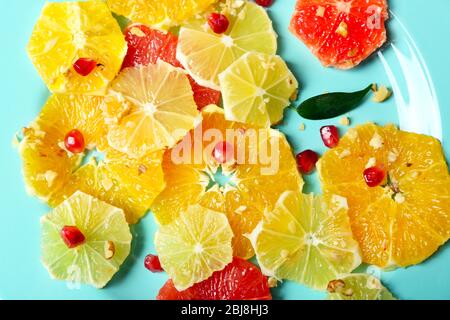 Citruses de coupe sur plaque, fermeture Banque D'Images