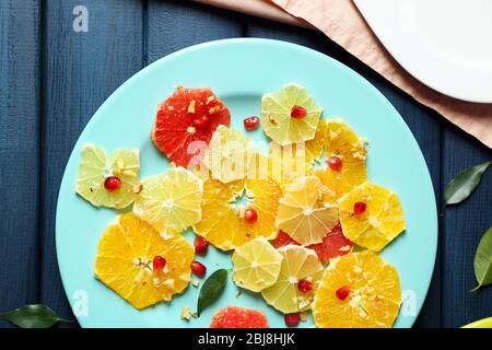 Citruses de coupe sur plaque Banque D'Images
