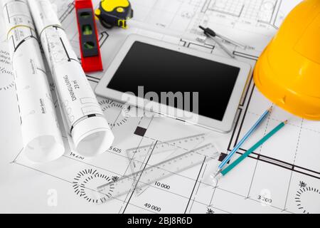 Plans de construction avec outils et tablette Banque D'Images