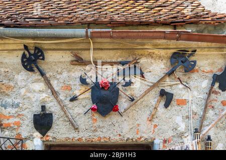 Armes et outils de la Citadelle de Rasnov, Brasov, Roumanie Banque D'Images