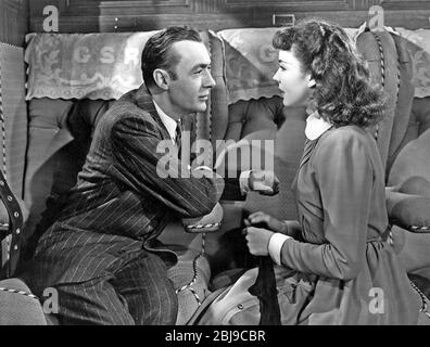 FILM DE renard DU XXe siècle DE 1946 DE CLUNY BROWN avec Jennifer Jones et Charles Boyer Banque D'Images