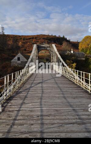 Pont d'Oich, Aberchalder, Ecosse. Conçu par James Dredge et ouvert en 1854 Banque D'Images