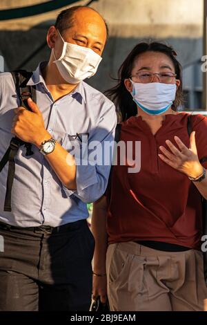 Les employés de bureau thaïlandais portent un masque facial lors de la pandémie de Covid 19 à Bangkok, Thaïlande Banque D'Images