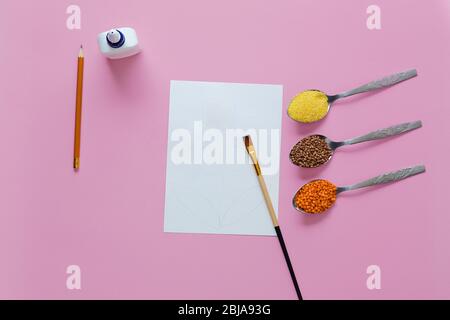 Instructions étape par étape pour faire un artisanat pour enfants. Étape 1 - les matériaux nécessaires. Banque D'Images