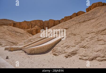 Vallée des Rois, Louxor / Egypte - 23 mai 2019: Entrée à la tombe du pharaon Ramesses IV dans la vallée des Rois Banque D'Images