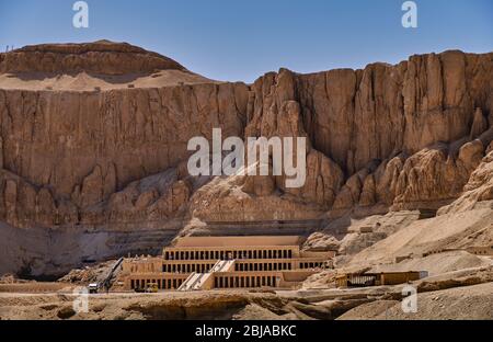 Ruines antiques du temple mortuaire de la reine Hatshepsut à Louxor, en Egypte Banque D'Images