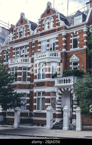 Londres/UK-30/7/18 : de grands blocs victoriens de maisons de rapport. Les maisons britanniques sont la forme de logements de densité moyenne qui sont originaires d'Europe, plus Banque D'Images