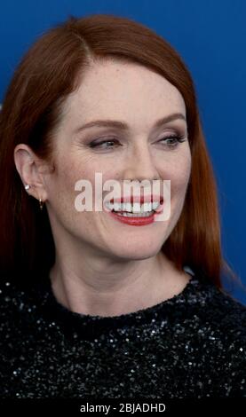 VENISE, ITALIE - SEPTEMBRE 02 : : Julianne Moore assiste au photocaltoutes « Suburbicon » lors du 74ème Festival du film de Venise le 2 septembre 2017 à Venise Banque D'Images