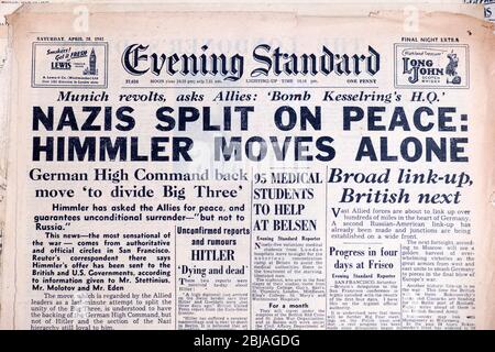 "Nazis Split on Peace: Himmler Moves Alone" "Unconfirmed reports and rurumeurs Hitler mourant and dead" deuxième titre du journal de la Seconde Guerre mondiale 28 avril 1945 Londres Royaume-Uni Banque D'Images