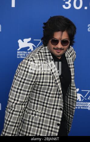 VENISE, ITALIE - 03 SEPTEMBRE : Ali Fazal assiste au photocrate de Victoria & Abdul et Jaeger-LeCoultre au 74ème Festival du film de Venise Banque D'Images