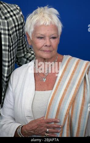 VENISE, ITALIE - 03 SEPTEMBRE: Judi Dench assiste au photocrate de 'Victoria & Abdul and Jaeger-LeCoultre' pendant le 74ème Festival du film de Venise Banque D'Images