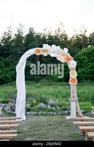 Arche de mariage à côté du parc Banque D'Images