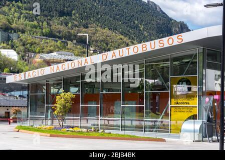 Andorre. Andorre-la-Vieille. 29 avril 2020. Gare routière d'Andorre-la-Vieille en journée ensoleillée. Confinement par le virus COVID-19, dans l'après-midi. Banque D'Images