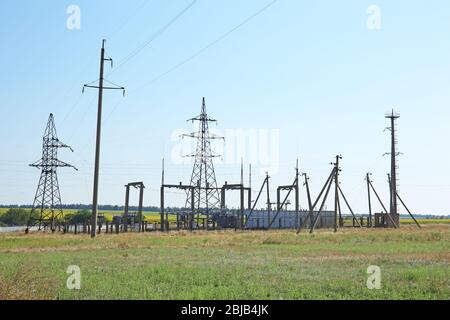 Bornes électriques sur le terrain Banque D'Images