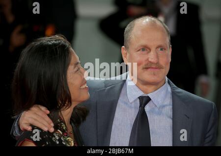 VENISE, ITALIE - SEPTEMBRE 04: Woody Harrelson marche le tapis rouge des trois panneaux d'affichage à l'extérieur d'Ebbing, Missouri Banque D'Images