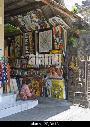 dh Pasar Seni Guwang Sukawati BALI INDONÉSIE Balinese magasin d'art marché support de stand image peintures artisanat extrême-Orient Banque D'Images