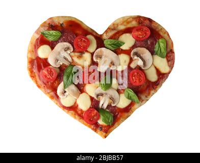 Pizza savoureuse en forme de coeur, isolée sur blanc Banque D'Images