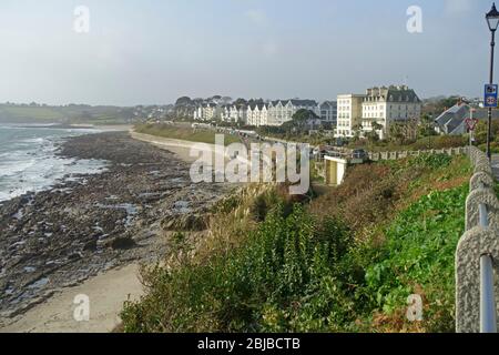 Hôtels sur la promenade du front de mer, Gyllyngvase Beach, Falmouth, Cornwall, Royaume-Uni Banque D'Images