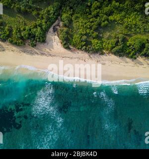 Vue aérienne sur la plage tropicale, Bali, Indonésie Banque D'Images